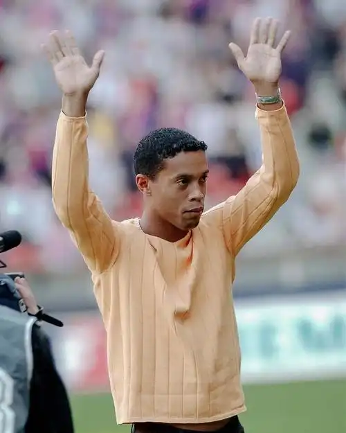 不仅仅是他 不仅仅是他